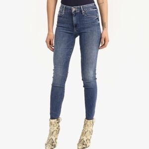 Mother the looker Groovin 26